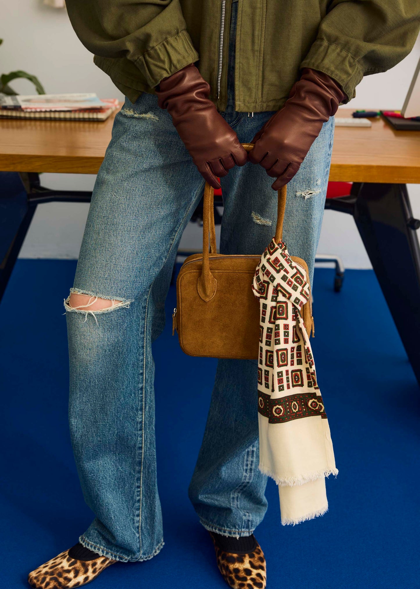 【ONLINE PREORDER】STEADY BAG MINI (SUEDE)