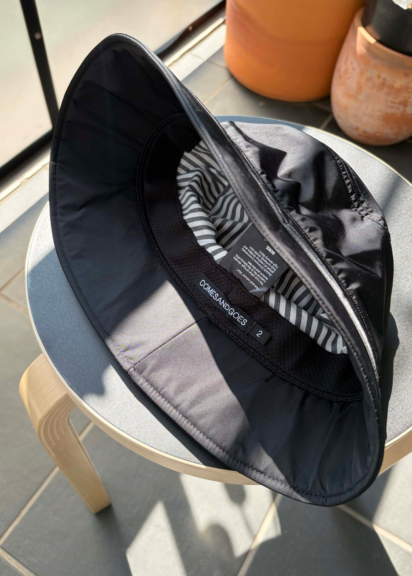 【COMESANDGOES】DICROS LINE ON BRIM BUCKET HAT