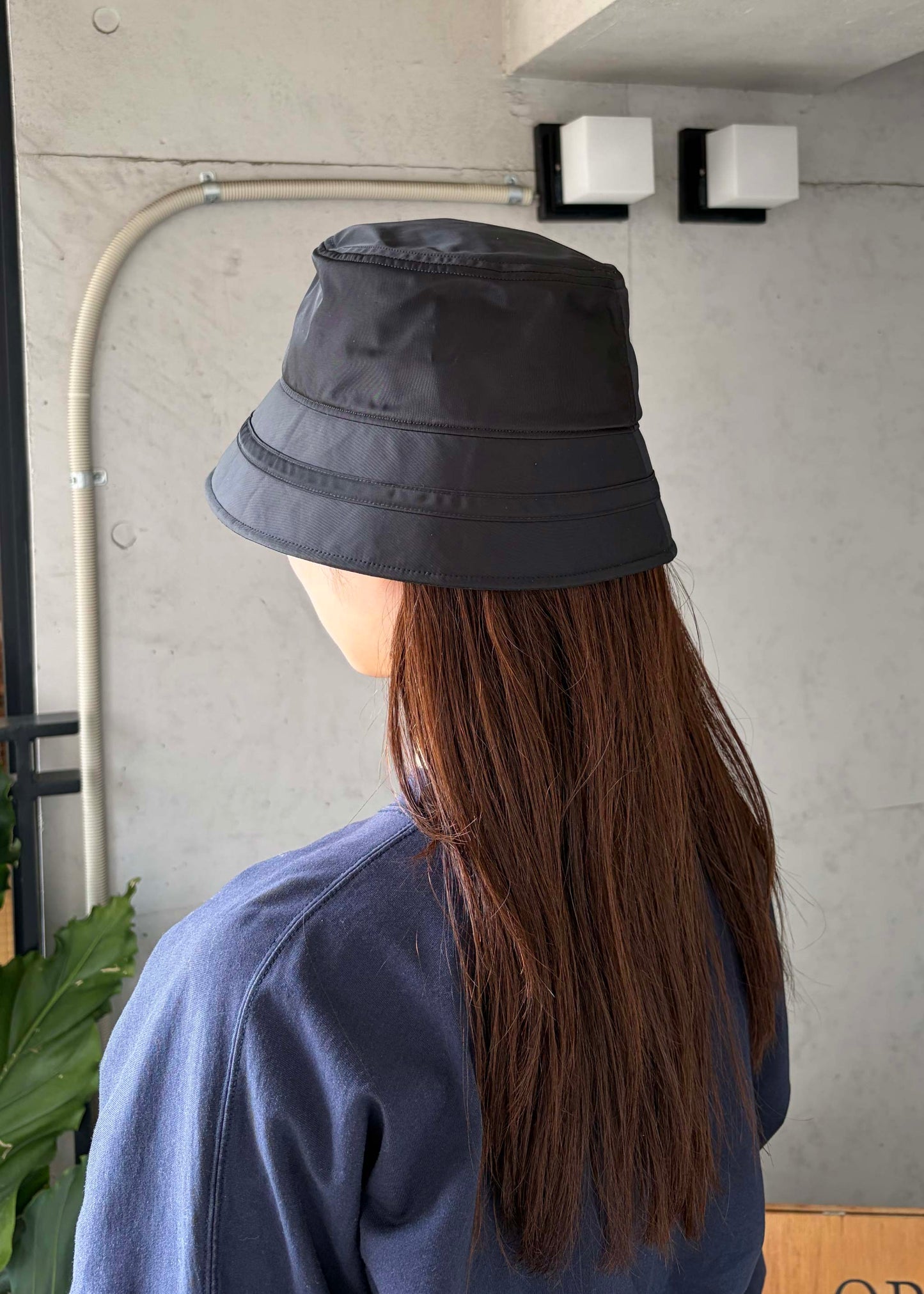 【COMESANDGOES】DICROS LINE ON BRIM BUCKET HAT