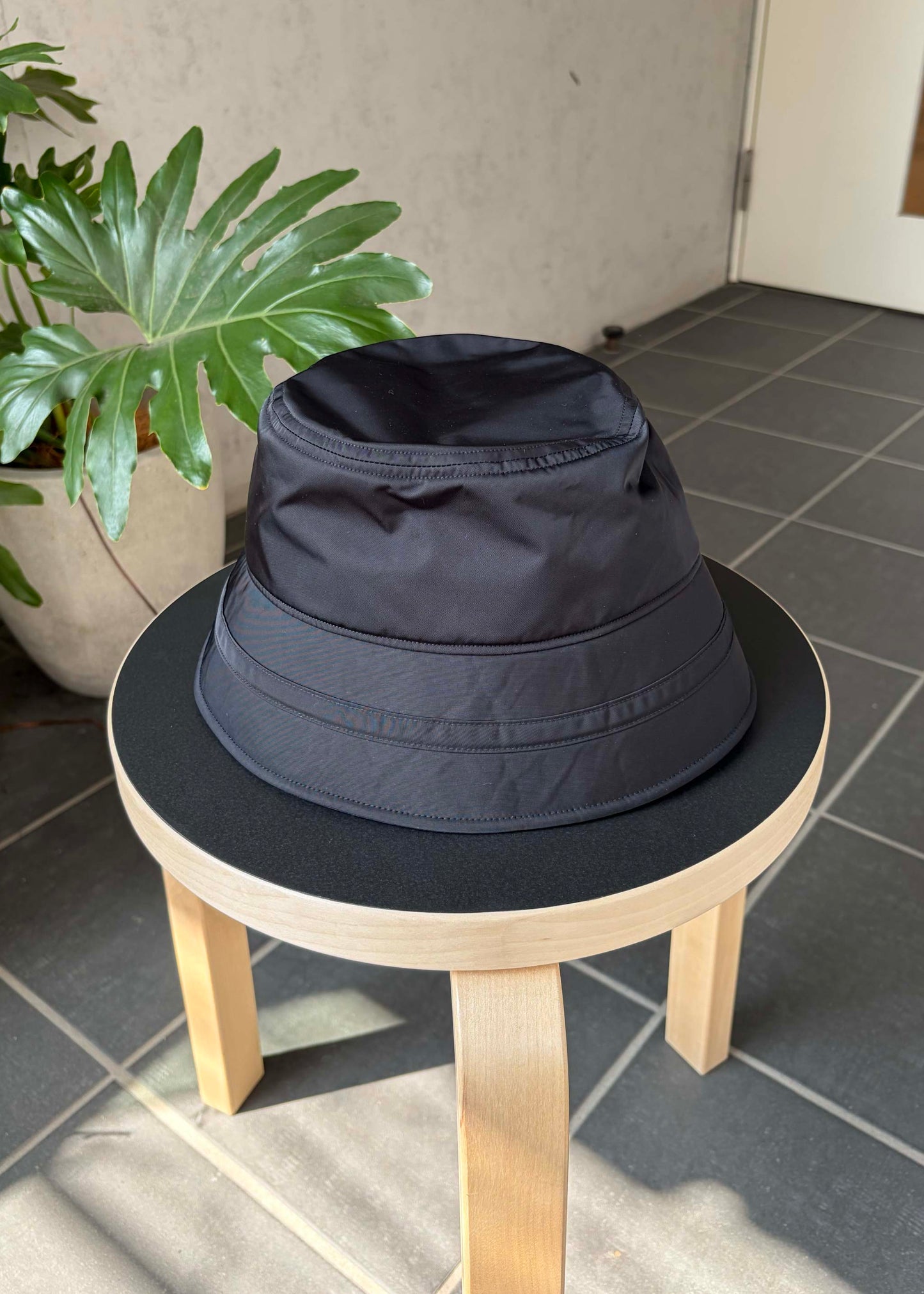【COMESANDGOES】DICROS LINE ON BRIM BUCKET HAT