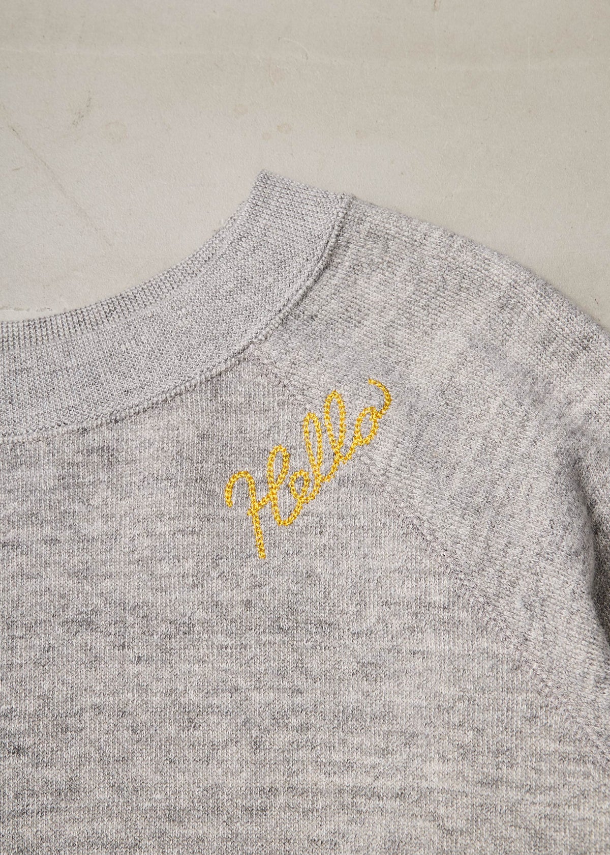 【ONLINE PREORDER】HELLO EMBROIDERY SWEAT