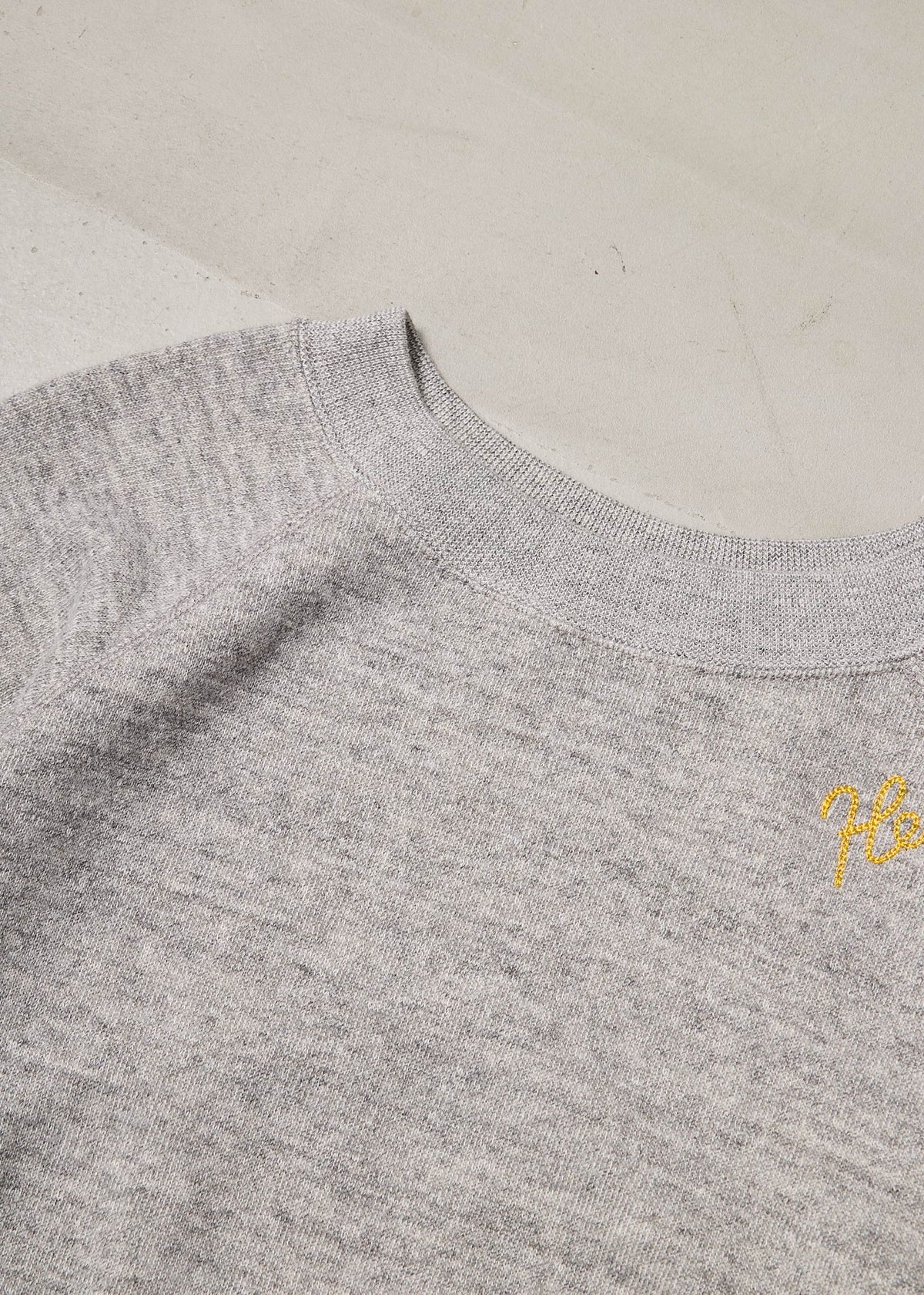 【ONLINE PREORDER】HELLO EMBROIDERY SWEAT