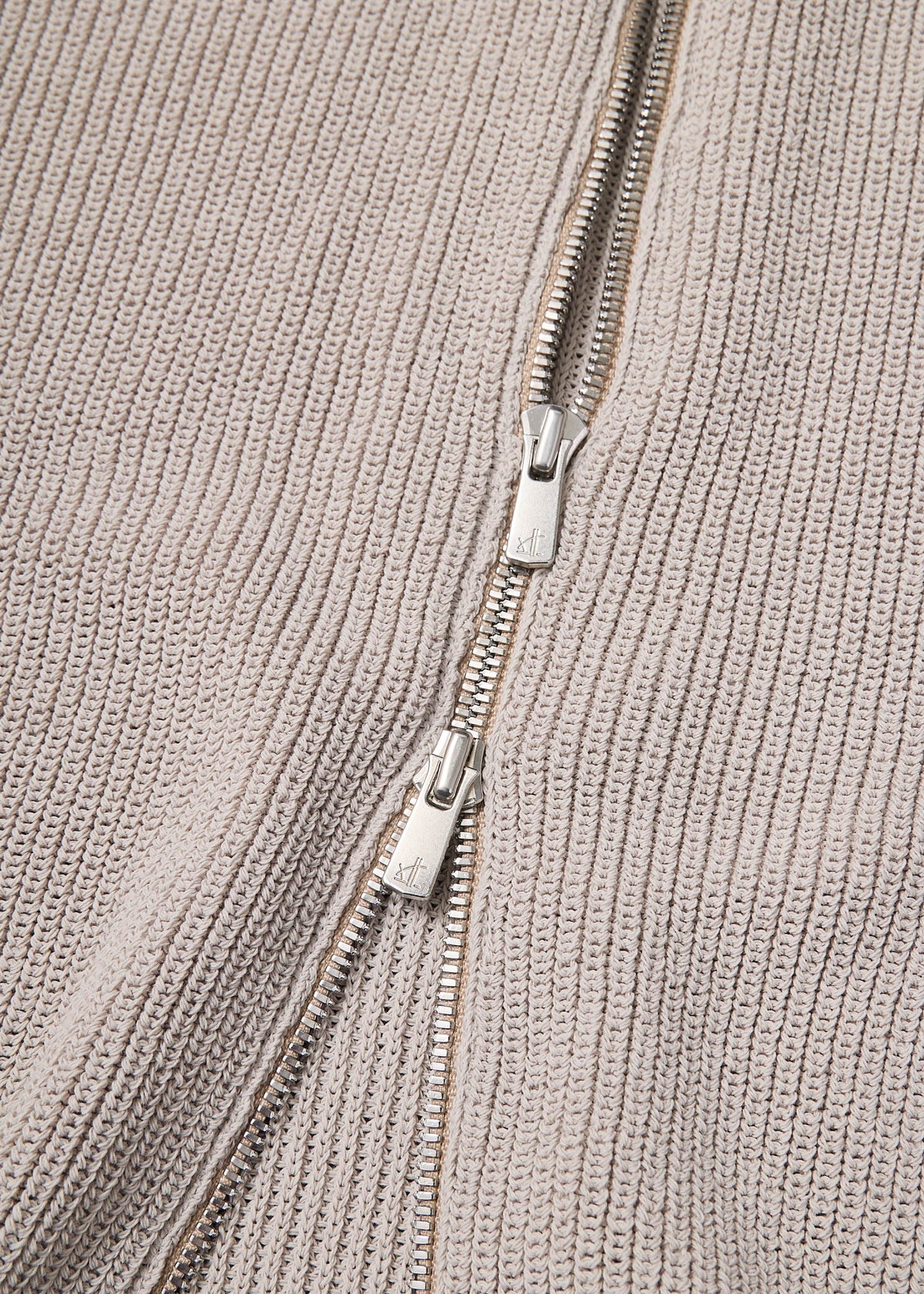 【ONLINE PREORDER】ZIP UP KNIT