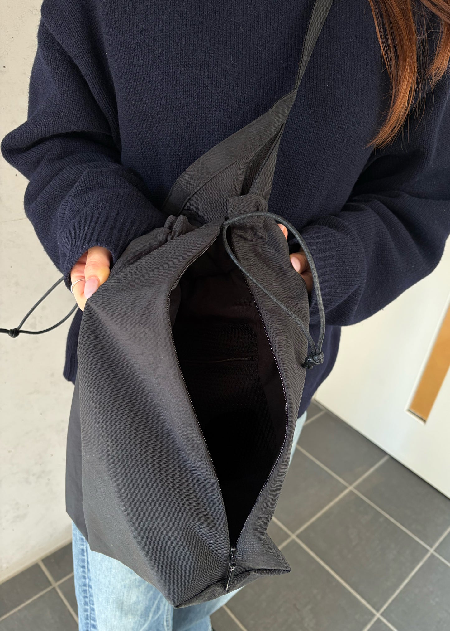 【ERA.】TAS BIG RED CROSS APRON BAG